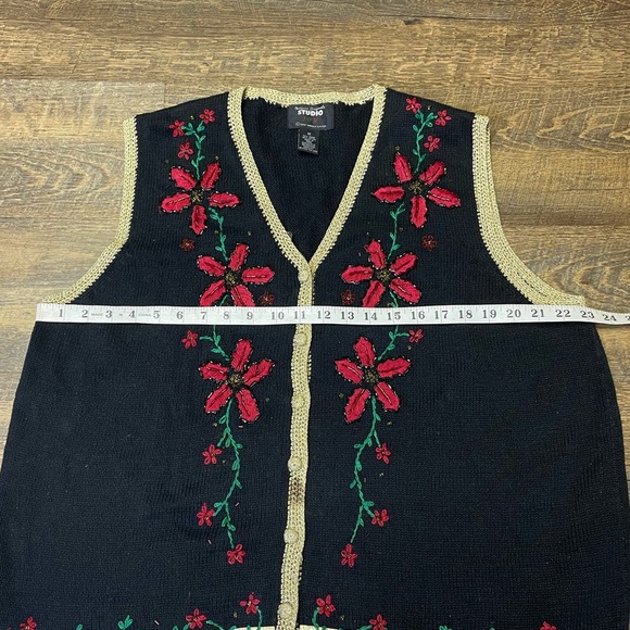 Designers Originals Studio Joy Size 1X Christmas Embroidered Sweater Vest Beads - Picture 6 of 10